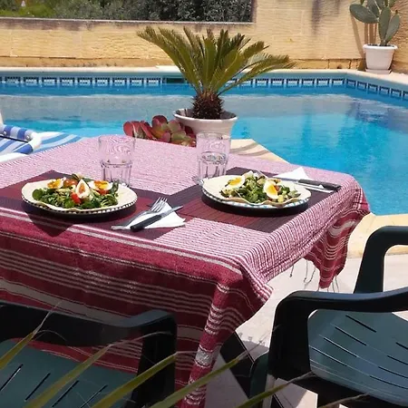 Bed & Breakfast Arkati Literary